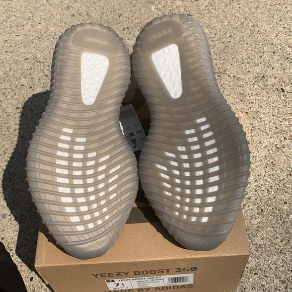 Brandnew Adidas Yeezy Boost 350 “Beluga “ Size 7.5 Men - Picture 9 of 12